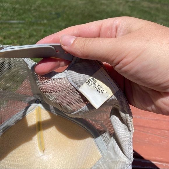 Vintage Las Vegas Snap Back Mesh Trucker Hat Gray Men’s Streetwear Spell Out - Picture 8 of 9